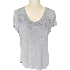 Simply Vera Gray Short Sleeve Embroidered Casual Top in Size Medium